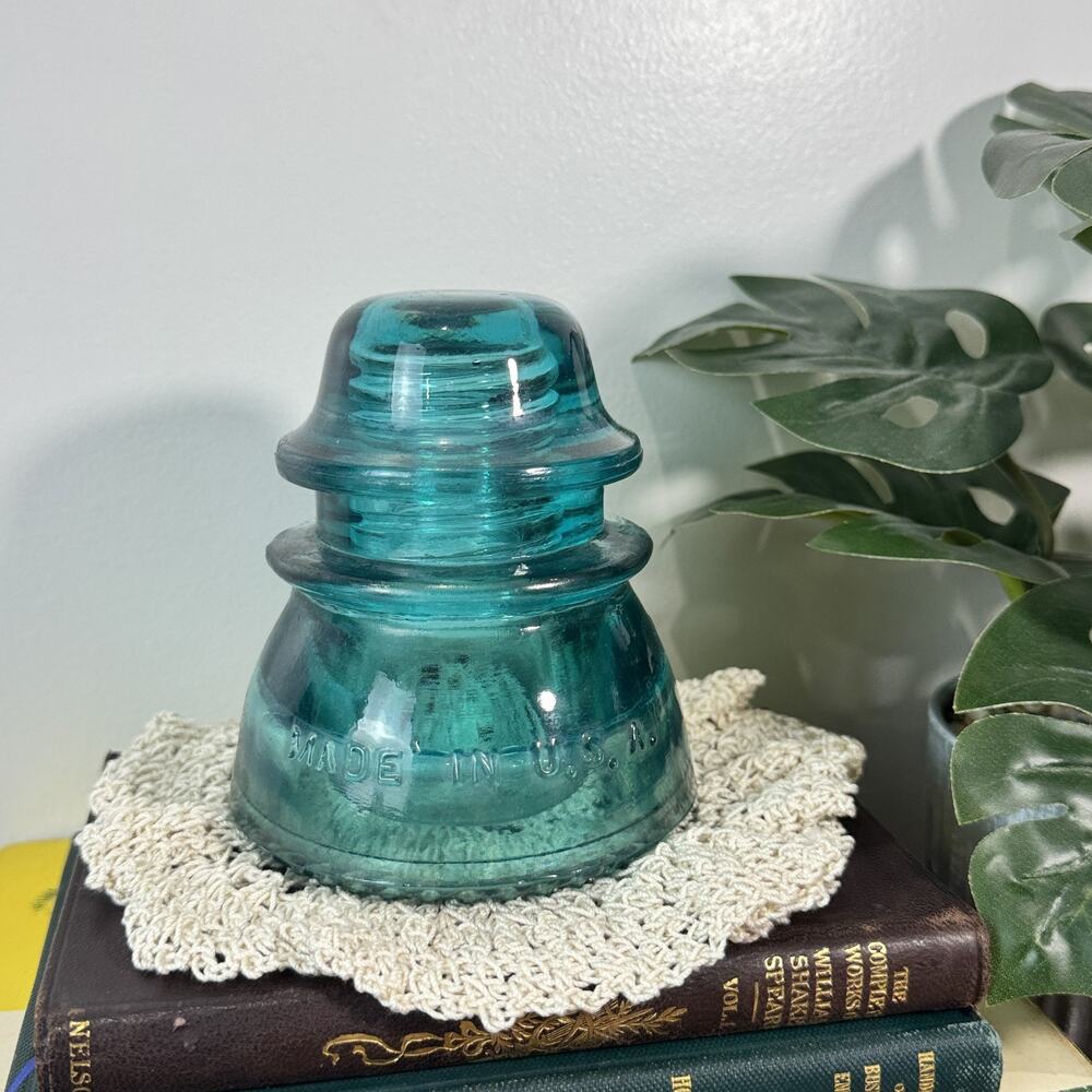 Vintage Hemingray 42 CD 154 Glass Insulator Teal Aqua Blue Made in USA No 9